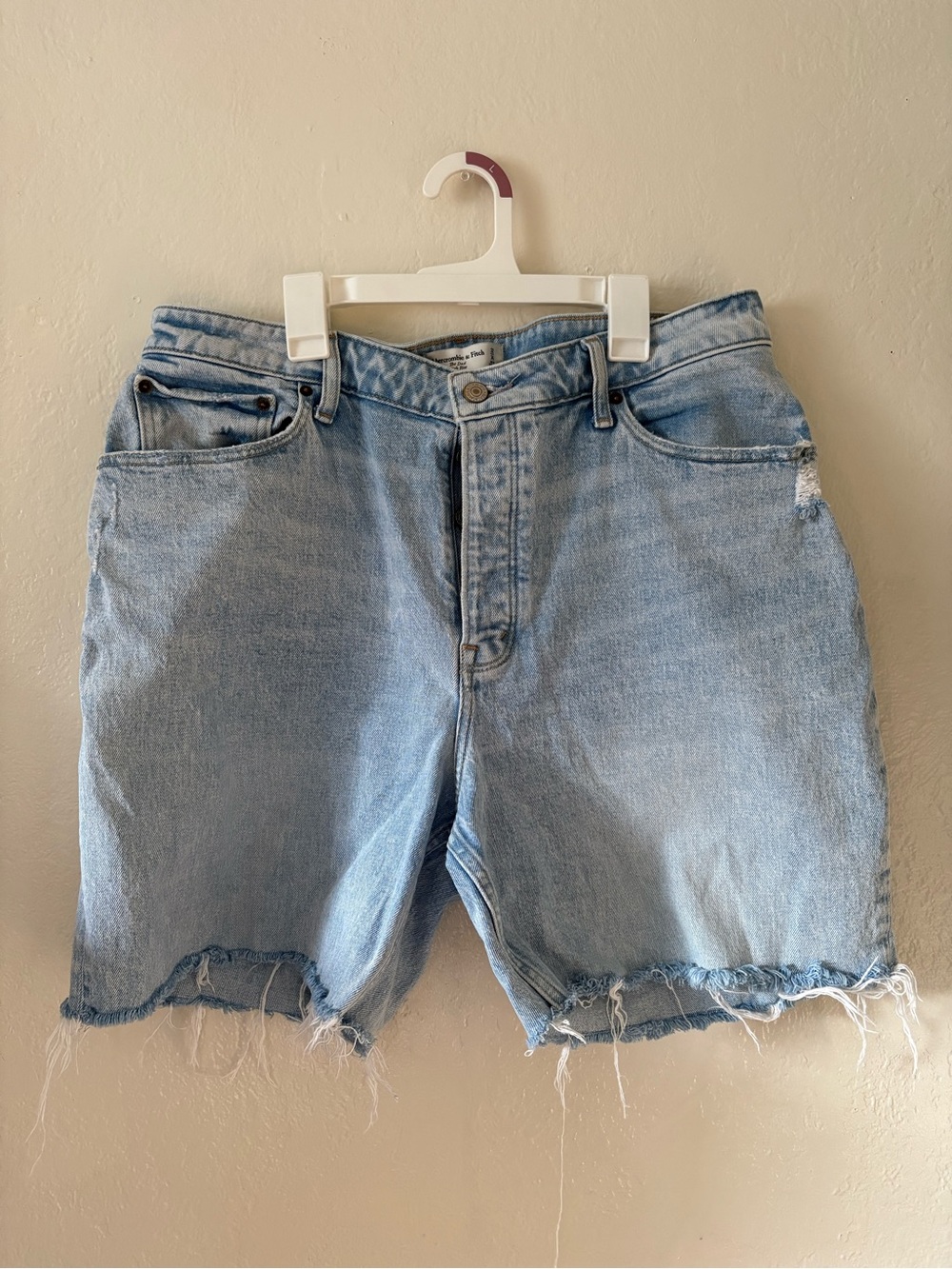 Abercrombie & Fitch Light Blue Distressed Denim Shorts Size 14 Women’s